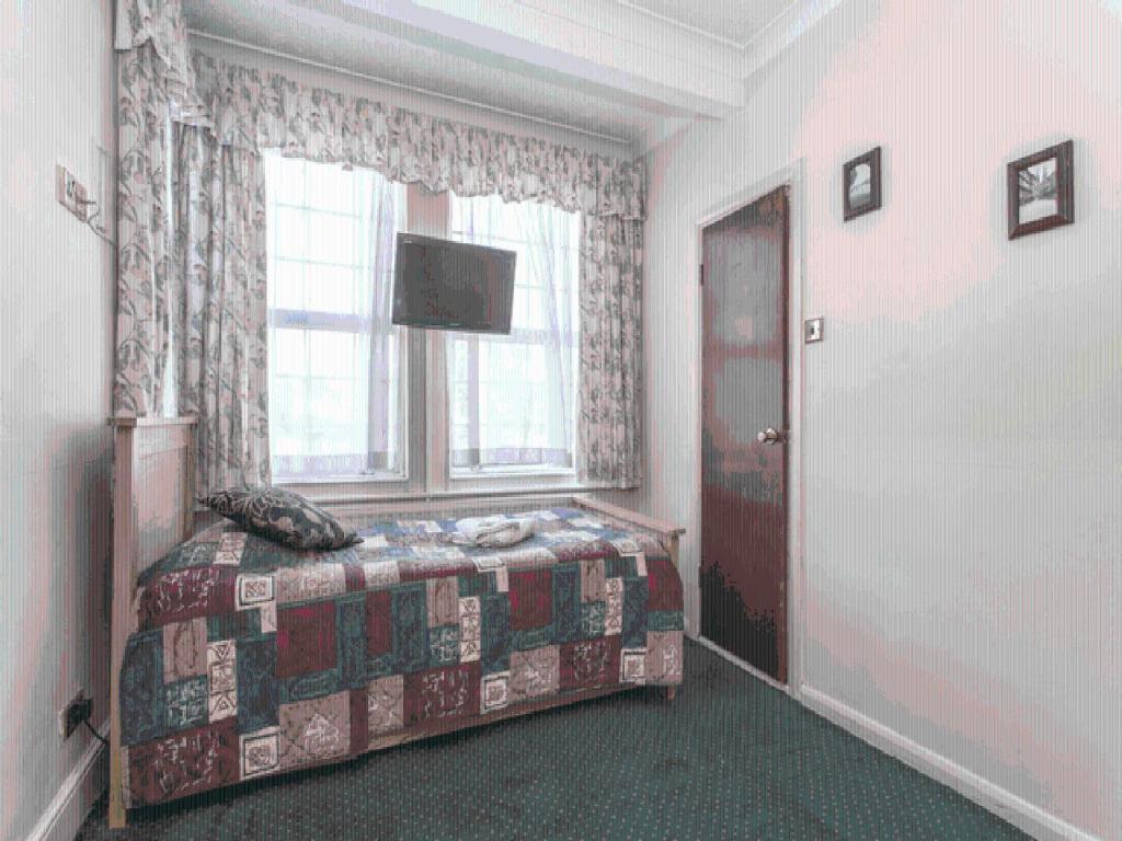 Oyo Ridgeway Hotel Chingford Room photo